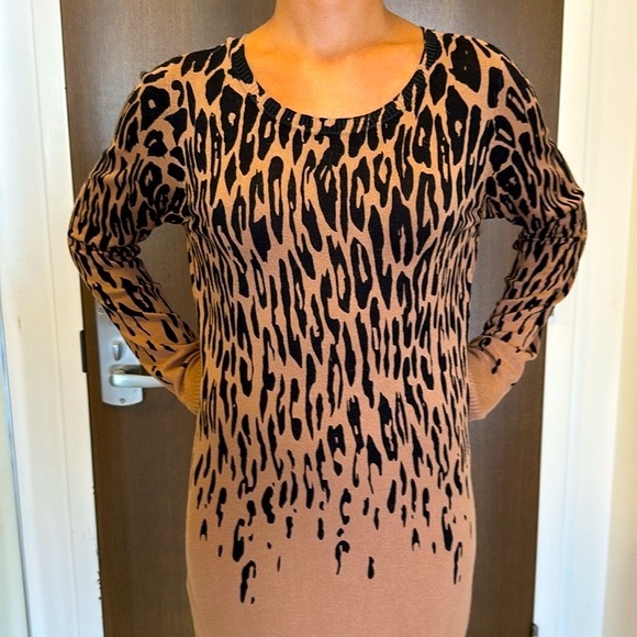 VENUS Super Soft Knit Leopard Long Sleeve Sweater Dress Buttons in Back - Picture 3 of 8